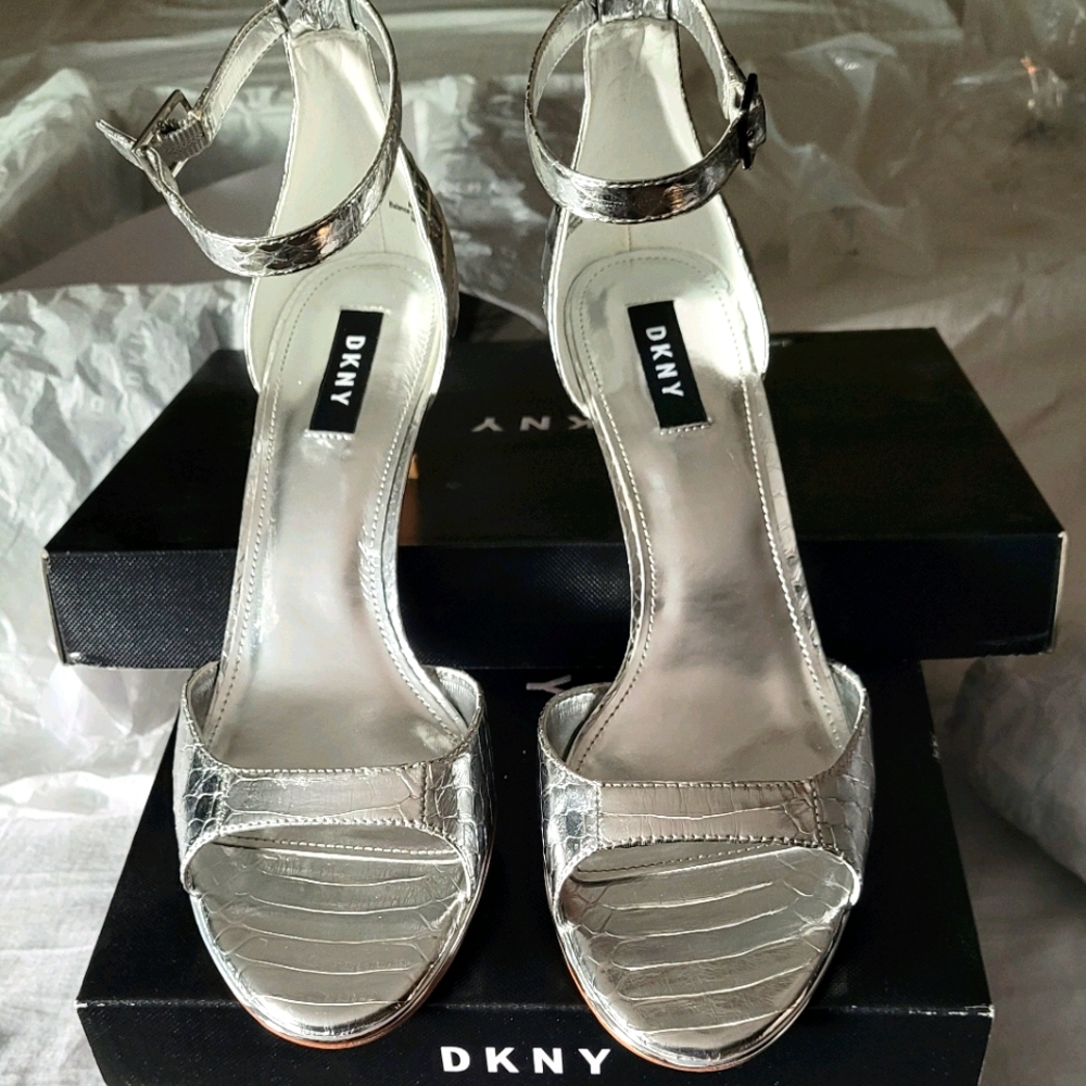 New DKNY Giselle dress sandals